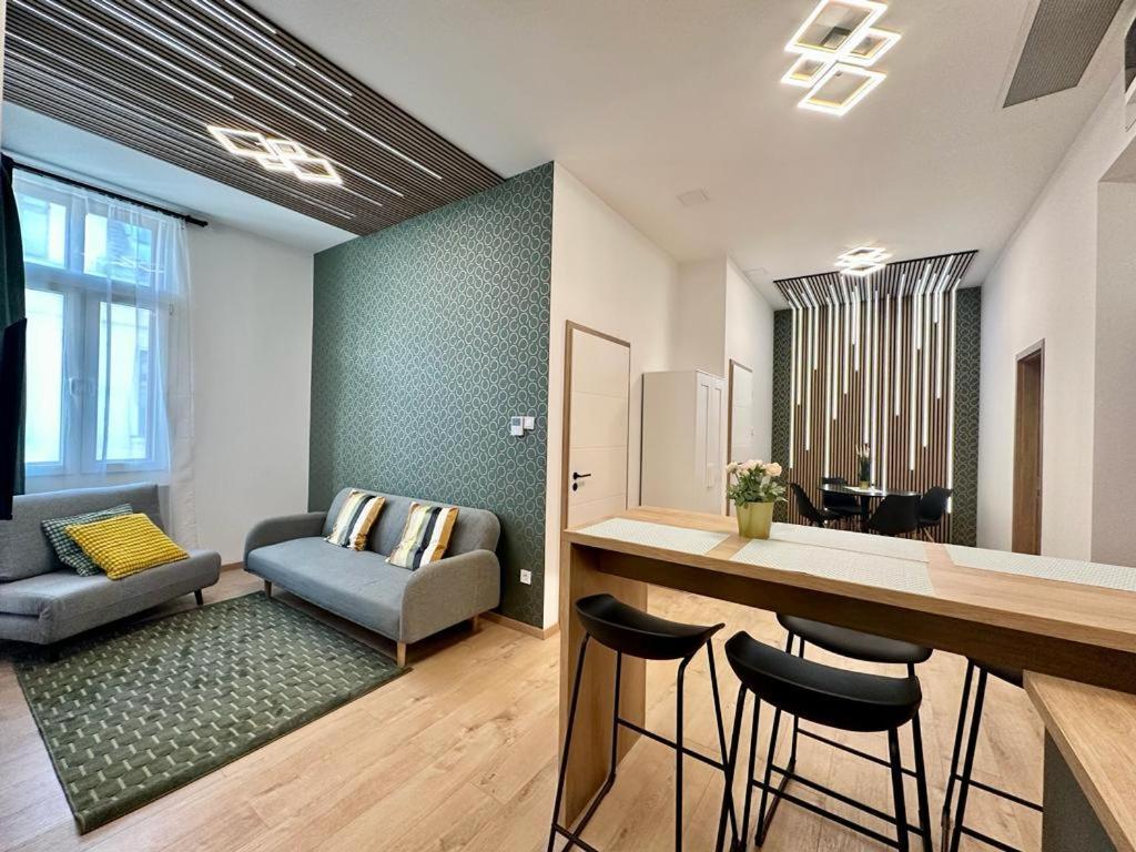 Apartment At Gozsdu Courtyard #Partyzone #Downtown #Freeparking Budapest Kültér fotó