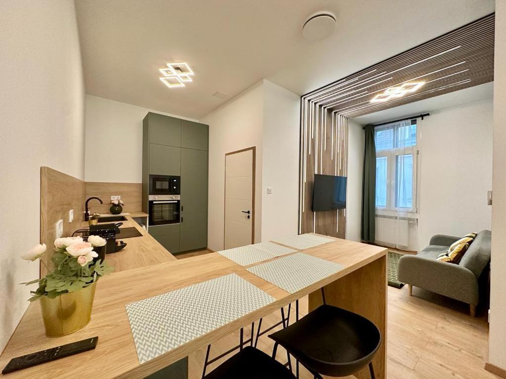 Apartment At Gozsdu Courtyard #Partyzone #Downtown #Freeparking Budapest Kültér fotó