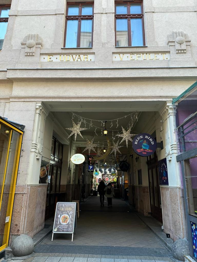 Apartment At Gozsdu Courtyard #Partyzone #Downtown #Freeparking Budapest Kültér fotó