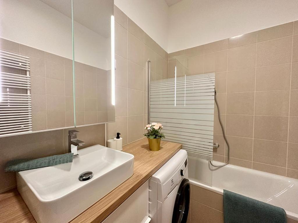 Apartment At Gozsdu Courtyard #Partyzone #Downtown #Freeparking Budapest Kültér fotó
